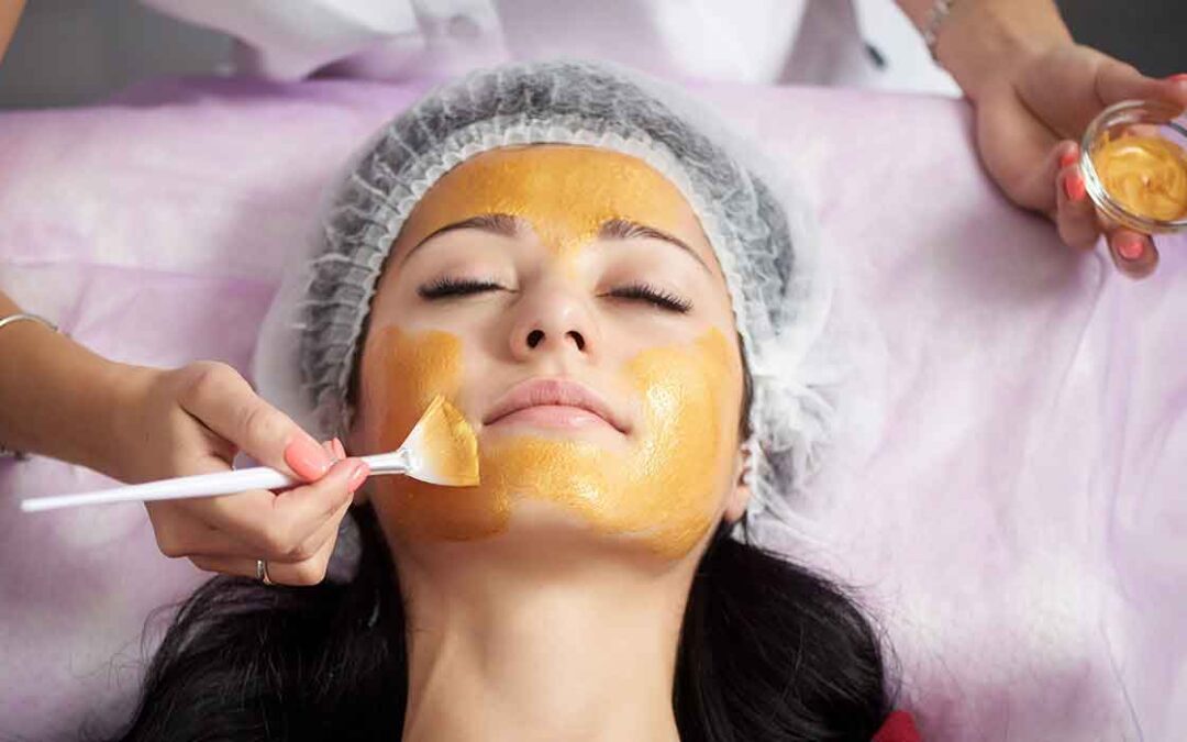 7 Homemade Face Masks For Acne Scars & Blackheads