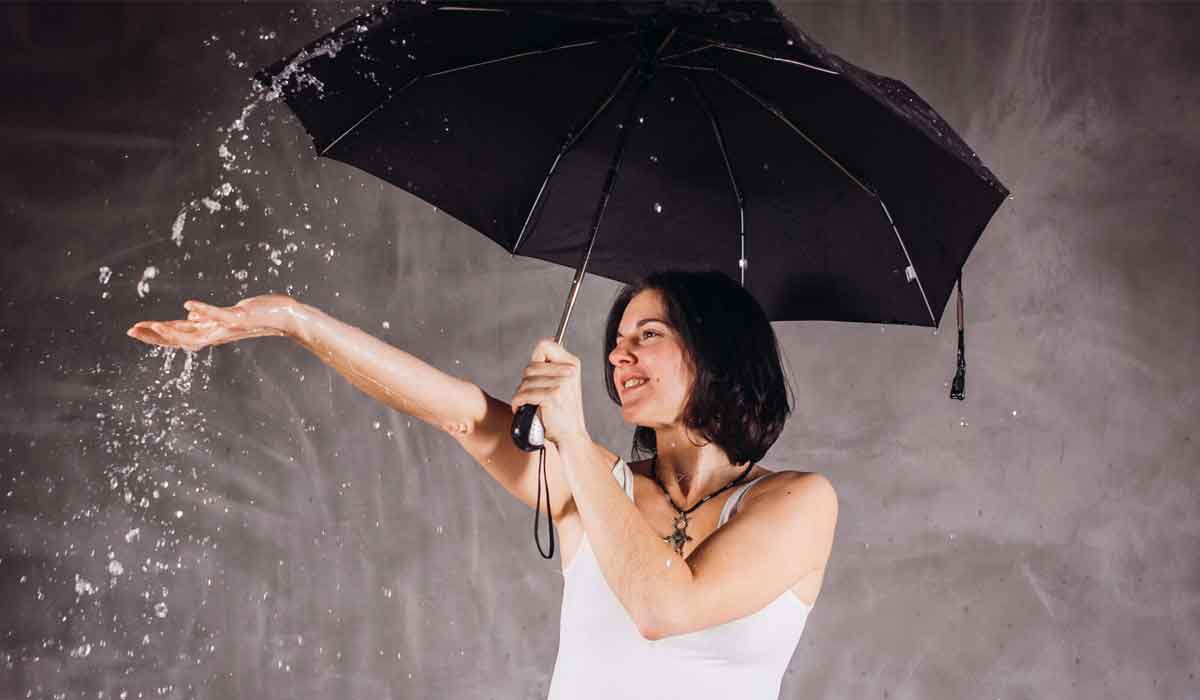 Sticky hair in monsoon – Wellness